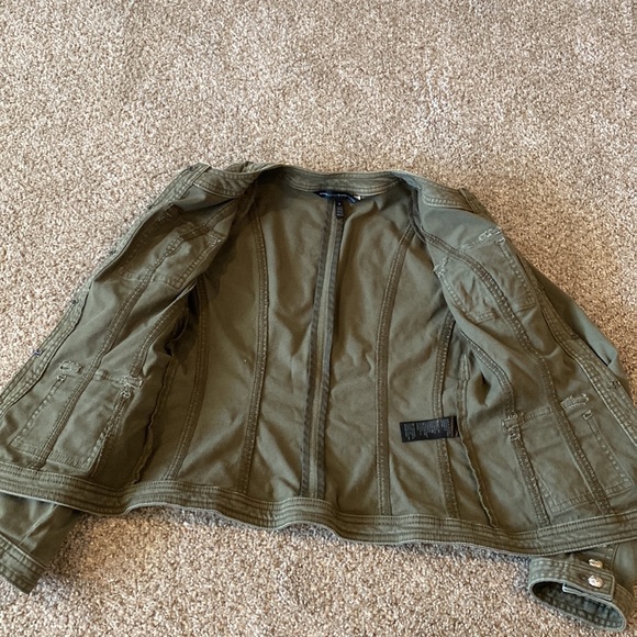 Green button up jacket - Picture 3 of 6